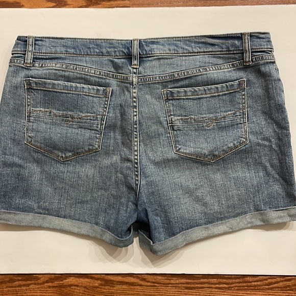 SOHO NY women’s distressed soft cotton stretch denim shorts jean high rise sz 14 - Picture 2 of 12